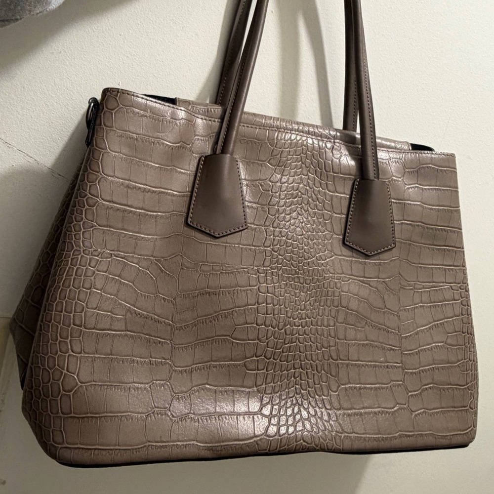 Viola Castellani Crocodile-Embossed Tan Handbag